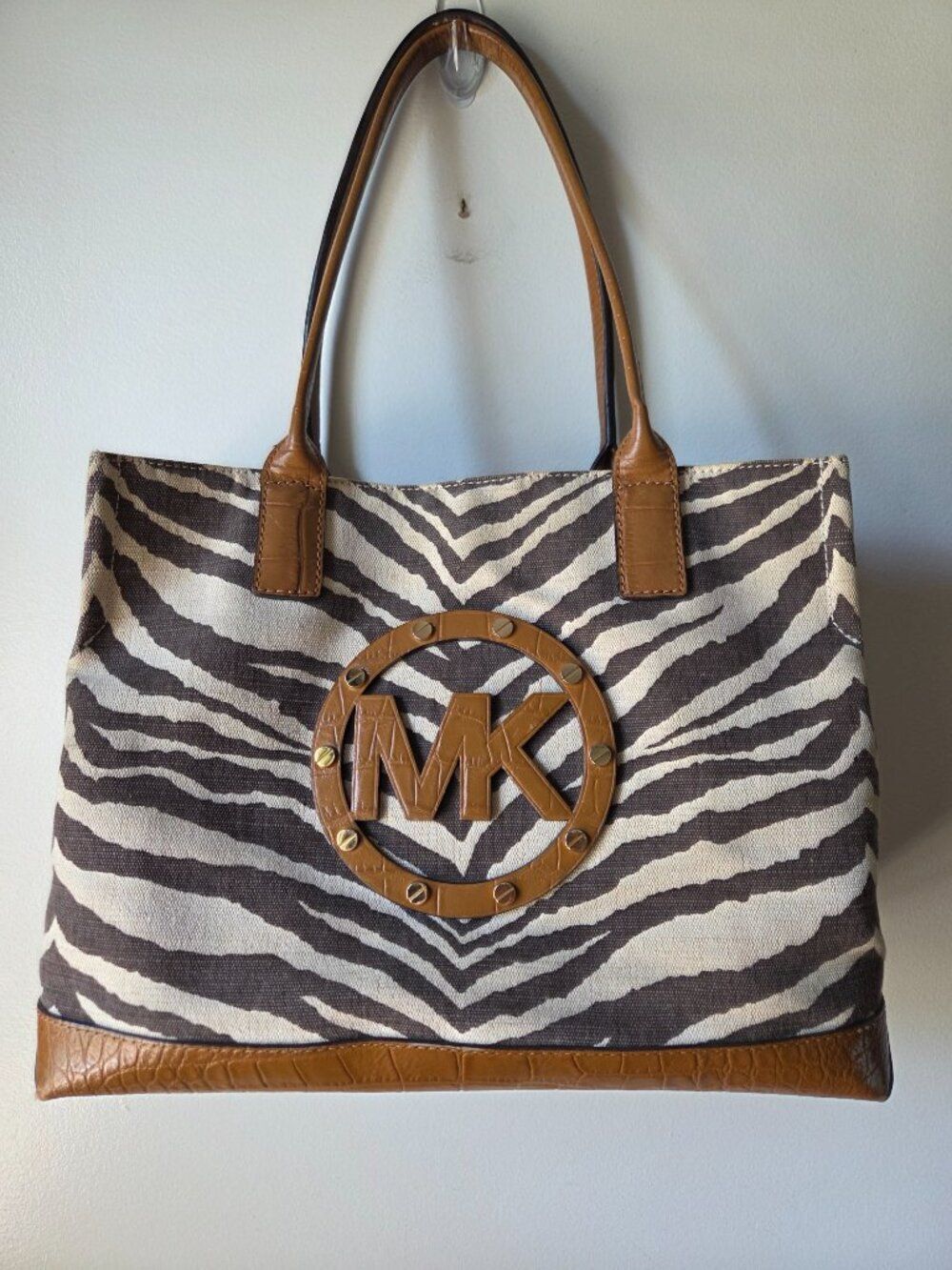 EUC MICHAEL KORS ANIMAL PRINT GENUINE LEATHER TRIM TOTE / FREE WALLET
